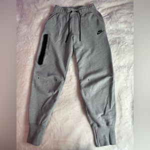Nike tech sweatpants in great condition